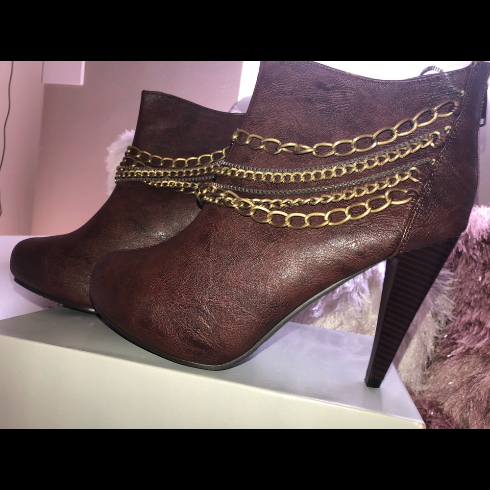 New never worn heels - Picture 3 of 3
